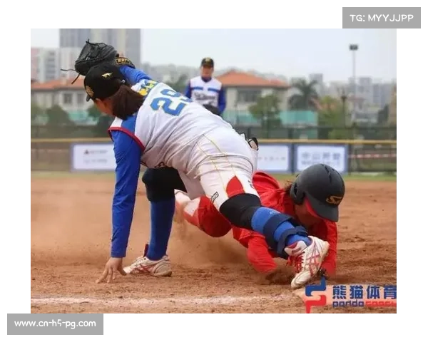 2025年全国女子垒球冠军杯赛四川盐边开幕，11支劲旅角逐冠军